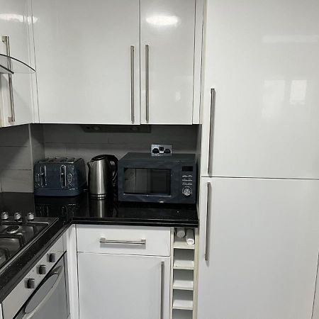 Three Bedroom House In Tooting By Star Apartments London Bagian luar foto