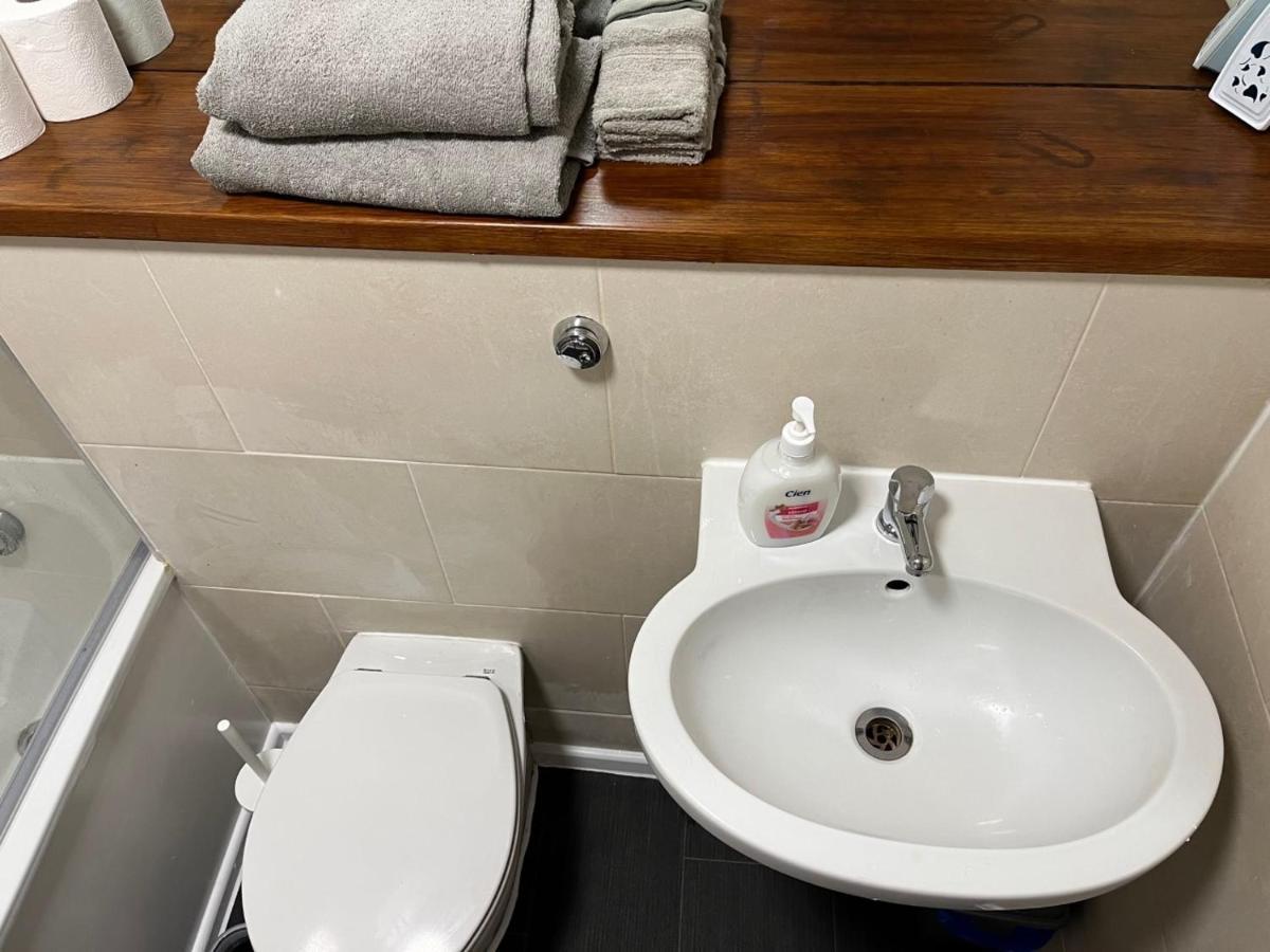 Three Bedroom House In Tooting By Star Apartments London Bagian luar foto