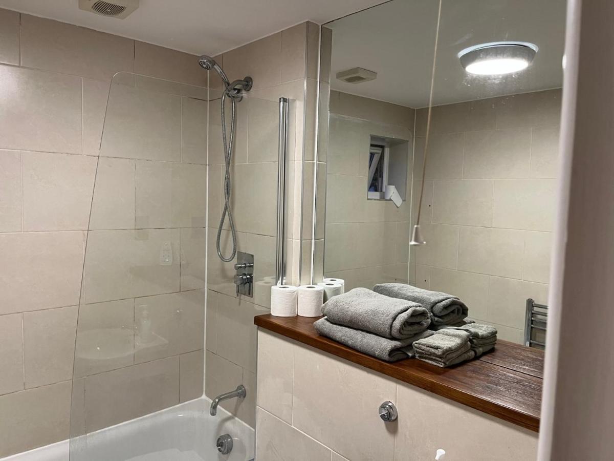Three Bedroom House In Tooting By Star Apartments London Bagian luar foto